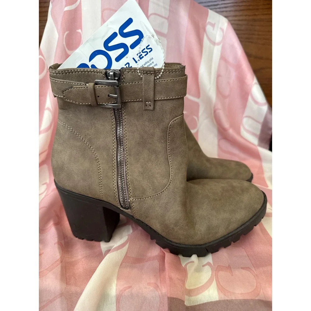 LadiesRe ankle boots